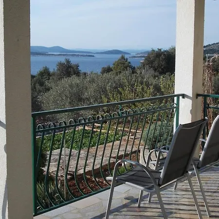 Holiday Home Primosten בית נופש