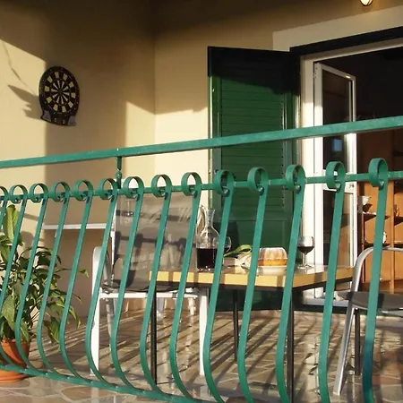 Holiday Home Primosten Casa de Férias *