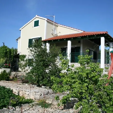 Holiday Home Primosten * פרימוסטן